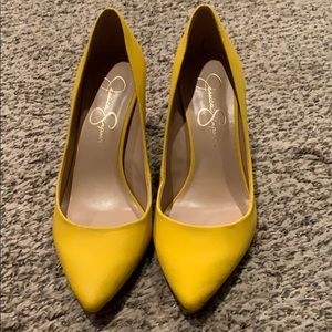 Yellow heels (7.5)